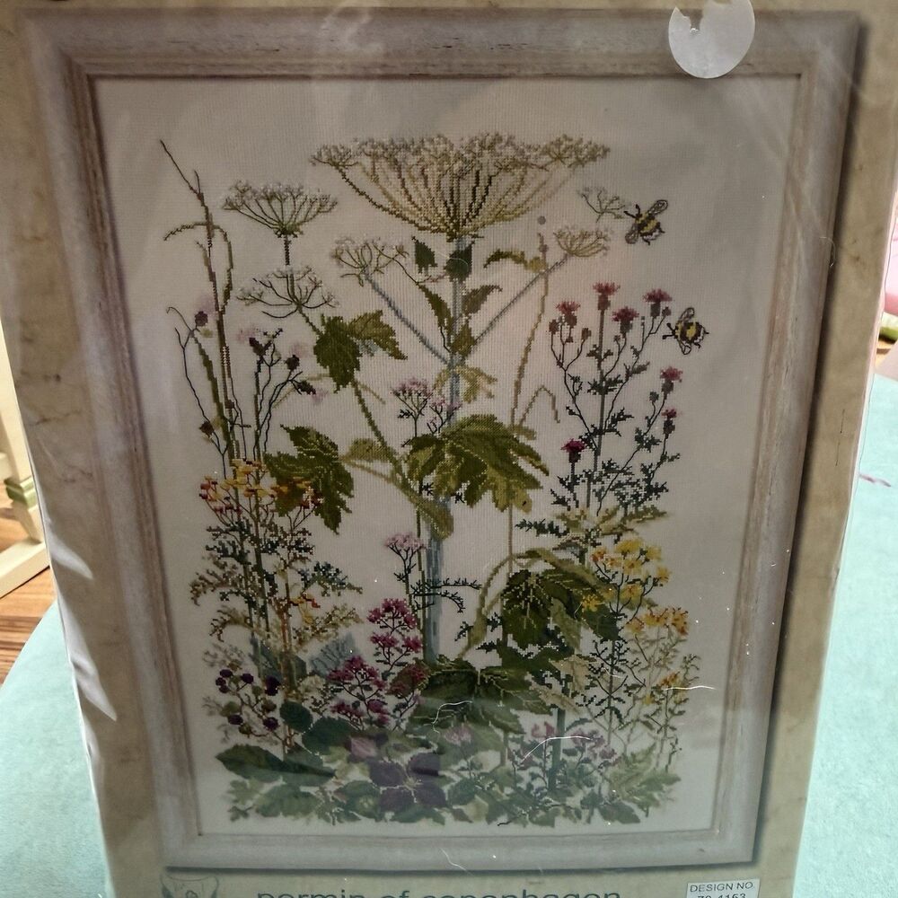 Permin Of Copenhagen Vintage Wild Flowers Cross Stitch On Linen Kit #70-4153 NOS